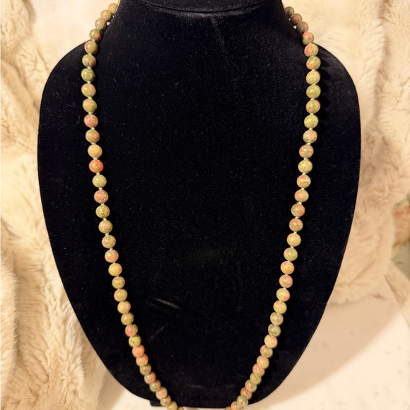 Jewelry - Beautiful Natural Unakite Green and Pink Stone Beaded Necklace 32”